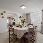 Casa Astrid By The Sea In בית נופש *