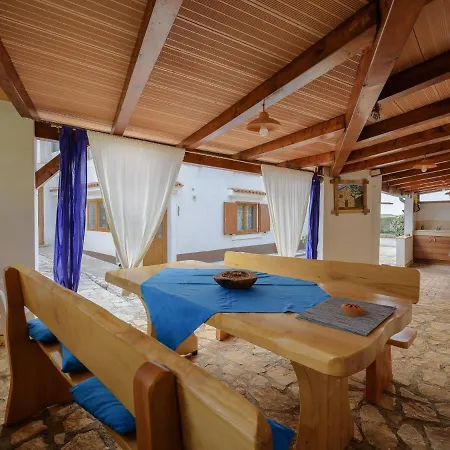 Casa Astrid By The Sea In Vikendica