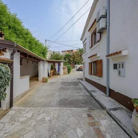 Casa Astrid By The Sea In בית נופש