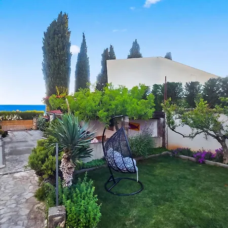 Casa Astrid By The Sea In Vikendica