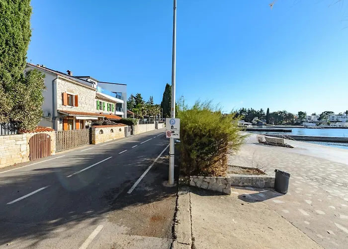Nyaraló Casa Astrid By The Sea In Poreč